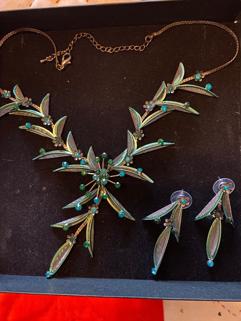 Sensational brand Necklace/Earrings with Green/Blue Stones